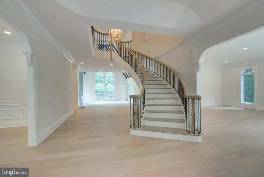 10124 Wendover Dr, Vienna, VA 22181 - Image #3