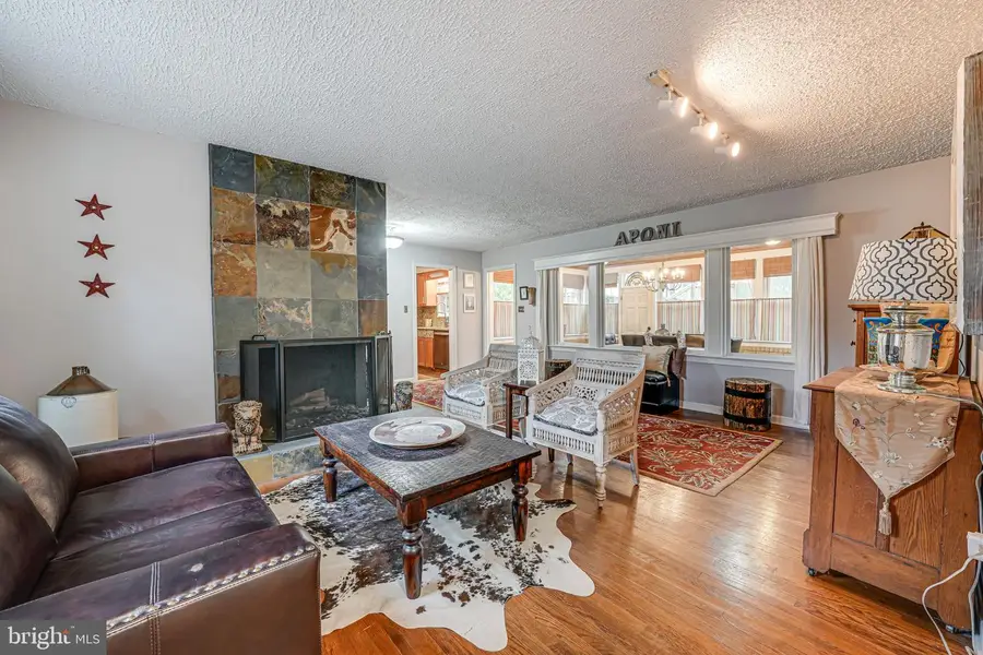 8536 Aponi Rd, Vienna, VA 22180 - Image #3