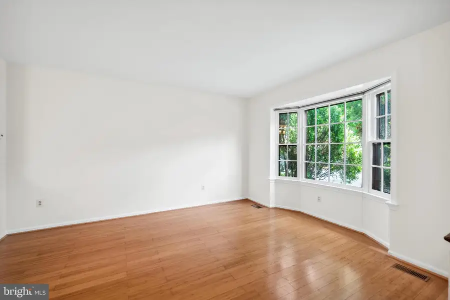 2880 Kelly Sq, Vienna, VA 22181 - Image #2