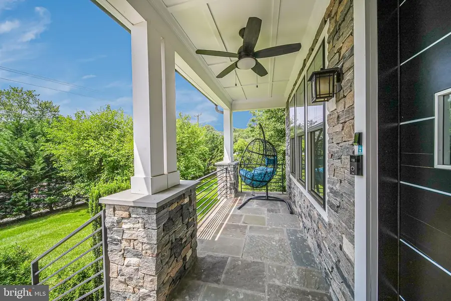 9908 Blake Ln, Oakton, VA 22124 - #3