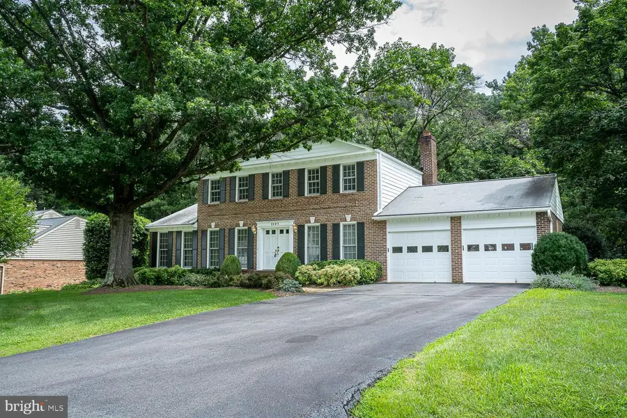 1197 Winter Hunt Rd, McLean, VA 22102 - Image #2