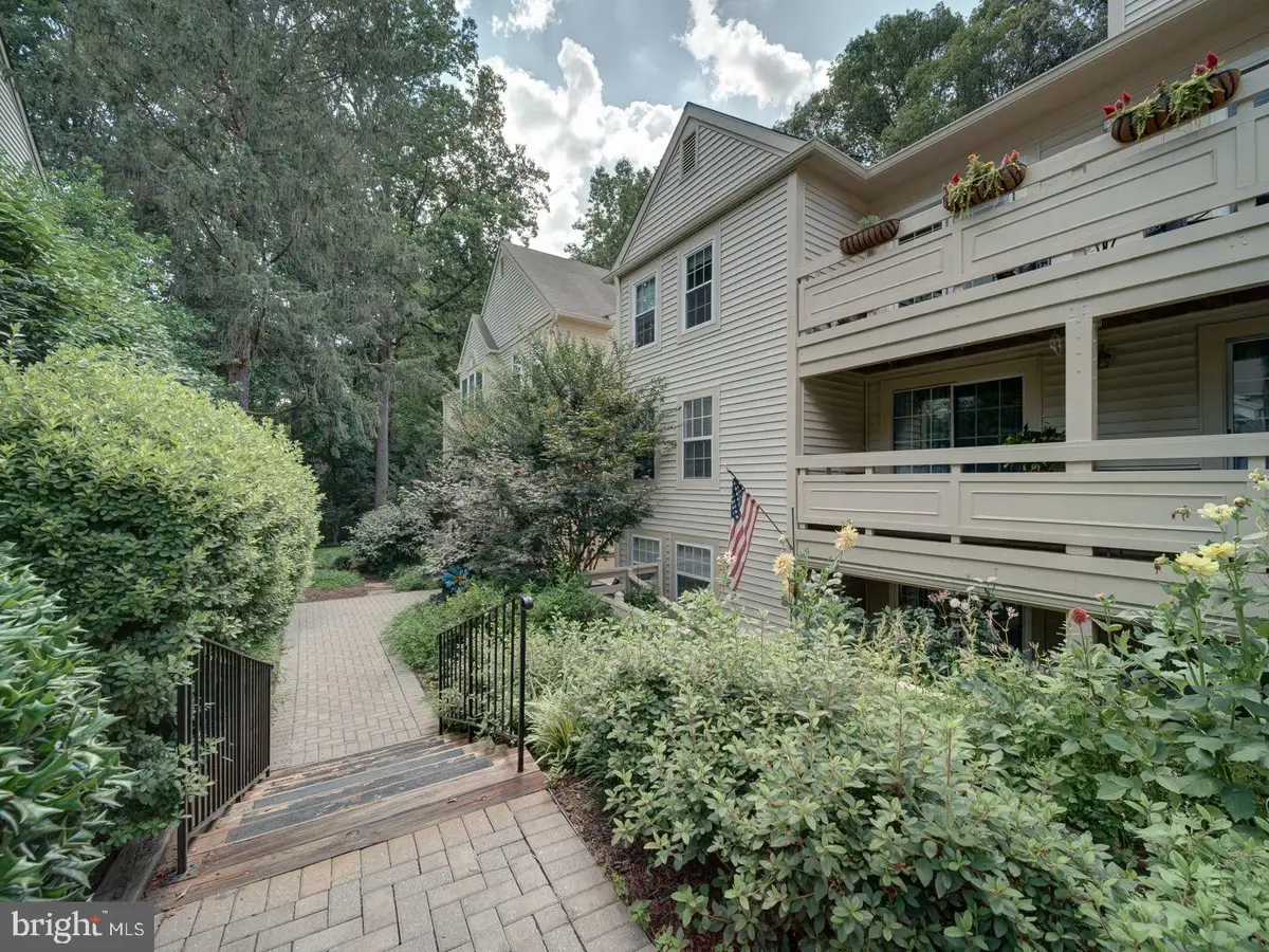 2233 Lovedale Ln #unit I, Reston, VA 20191 - Image #1