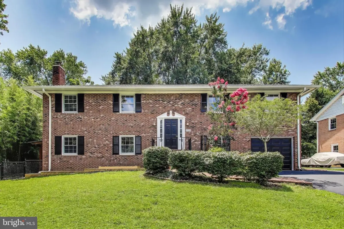 2403 Sherwood Hall Ln, Alexandria, VA 22306 - Image #1