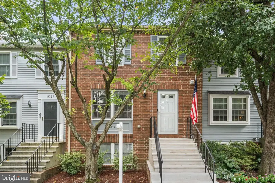 5241 Saint Genevieve Pl, Alexandria, VA 22315 - Image #2