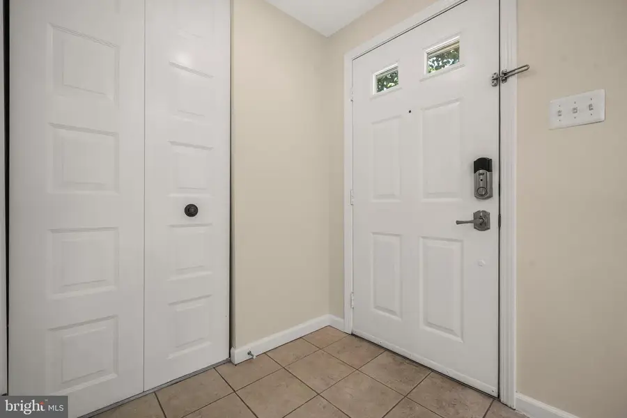 5241 Saint Genevieve Pl, Alexandria, VA 22315 - Image #3