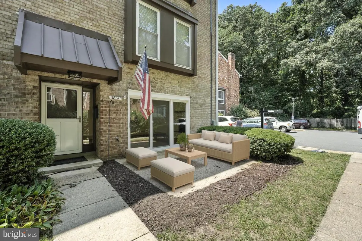 3814 Persimmon Cir, Mantua, VA 22031 - Image #1