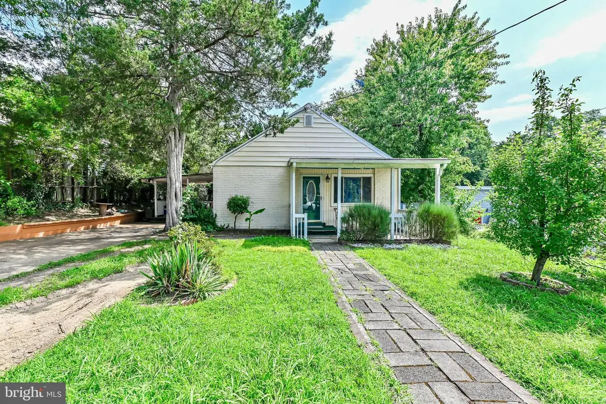 7421 Howard Ct, Falls Church, VA 22043 - #1