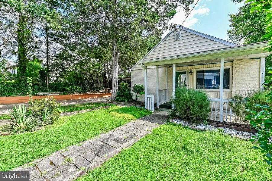 7421 Howard Ct, Falls Church, VA 22043 - #3