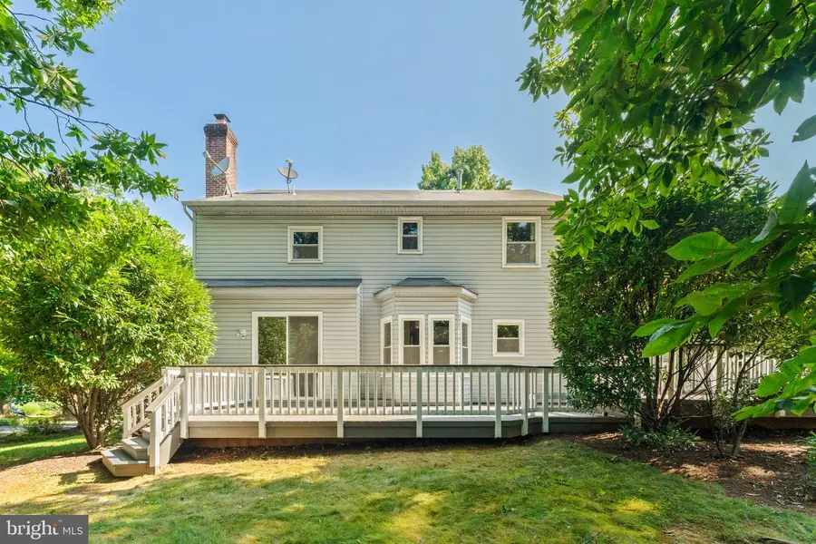 15107 Wetherburn Dr, Centreville, VA 20120 - Image #2