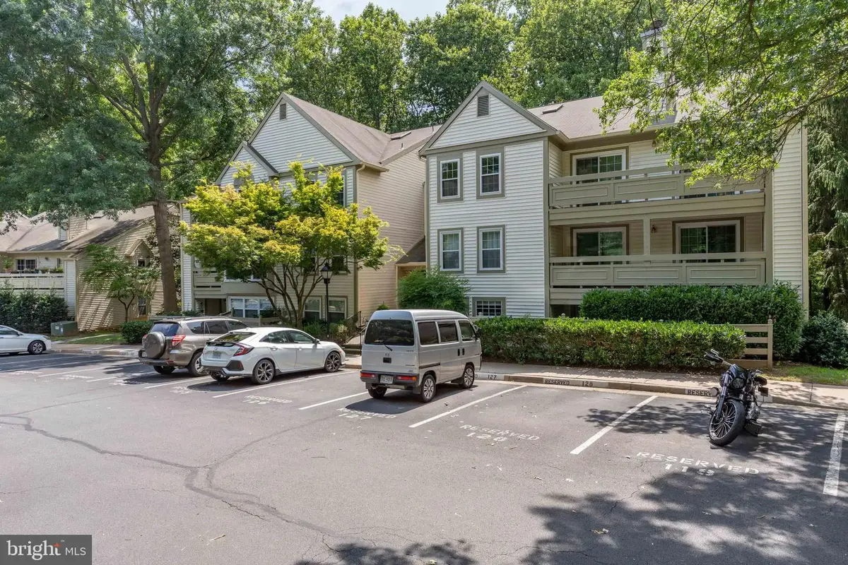 11709 Karbon Hill Ct #606a, Reston, VA 20191 - Image #1