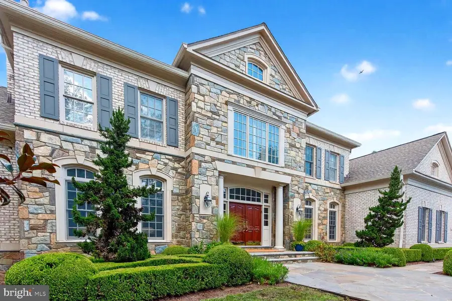 9864 Walker Glen Ct, Great Falls, VA 22066 - Image #2