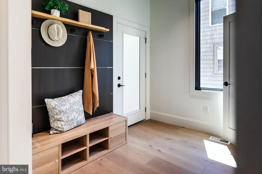 6940 Spruce St, Falls Church, VA 22046 - Image #2