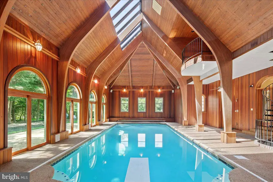 2401 Oakmont Ct, Oakton, VA 22124 - Image #2