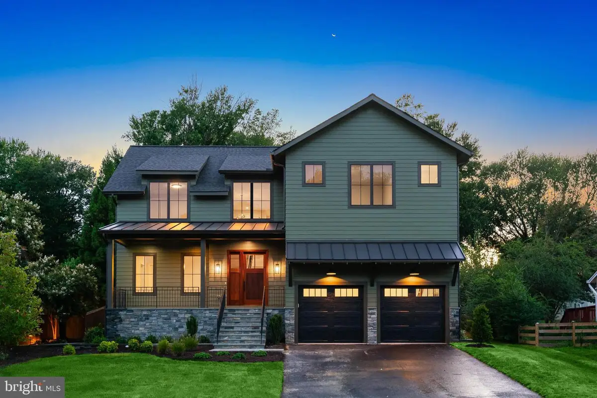 609 Meadow Ln Sw, Vienna, VA 22180 - Image #1