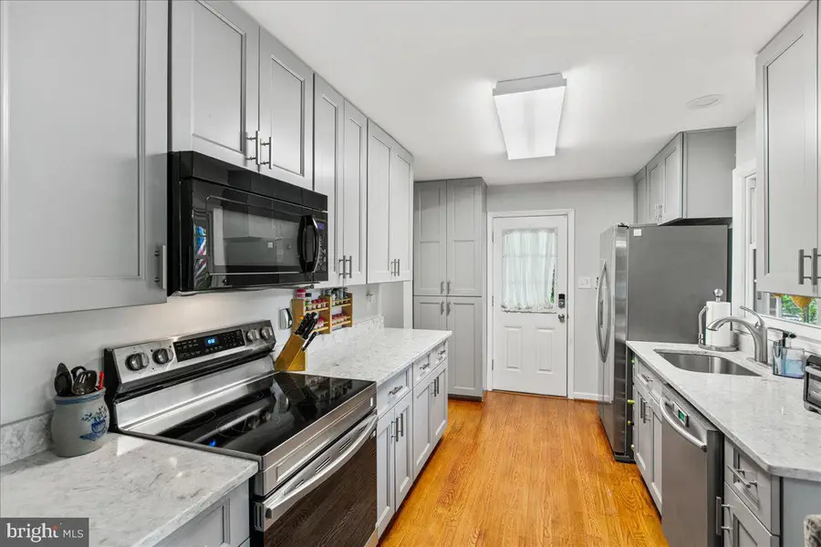 7128 Devonshire Rd, Alexandria, VA 22307 - Image #2