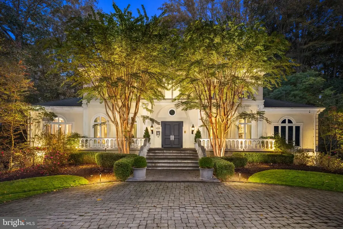 1111 Crest Ln, McLean, VA 22101 - #1