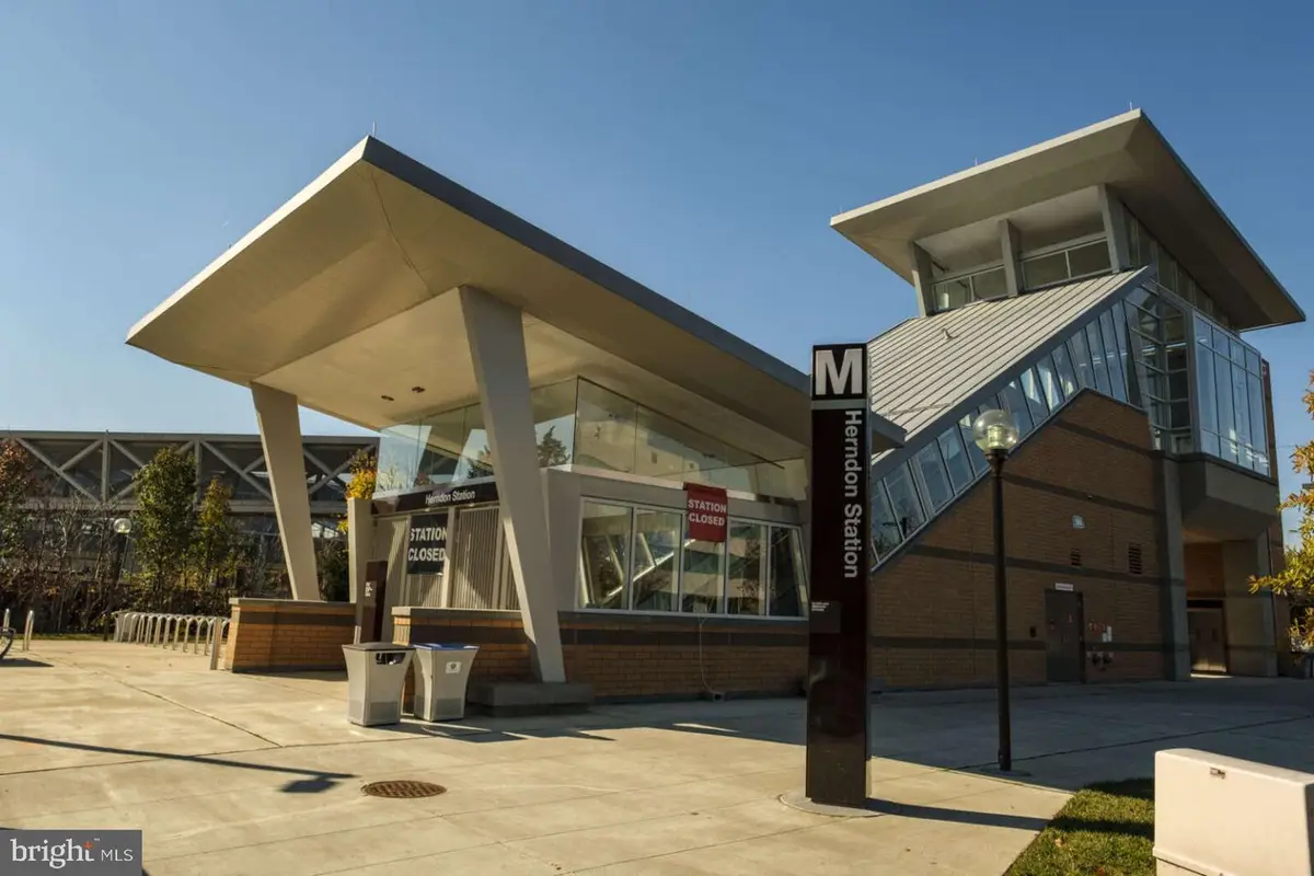 2217 Saunders Dr, Herndon, VA 20170 - Image #1