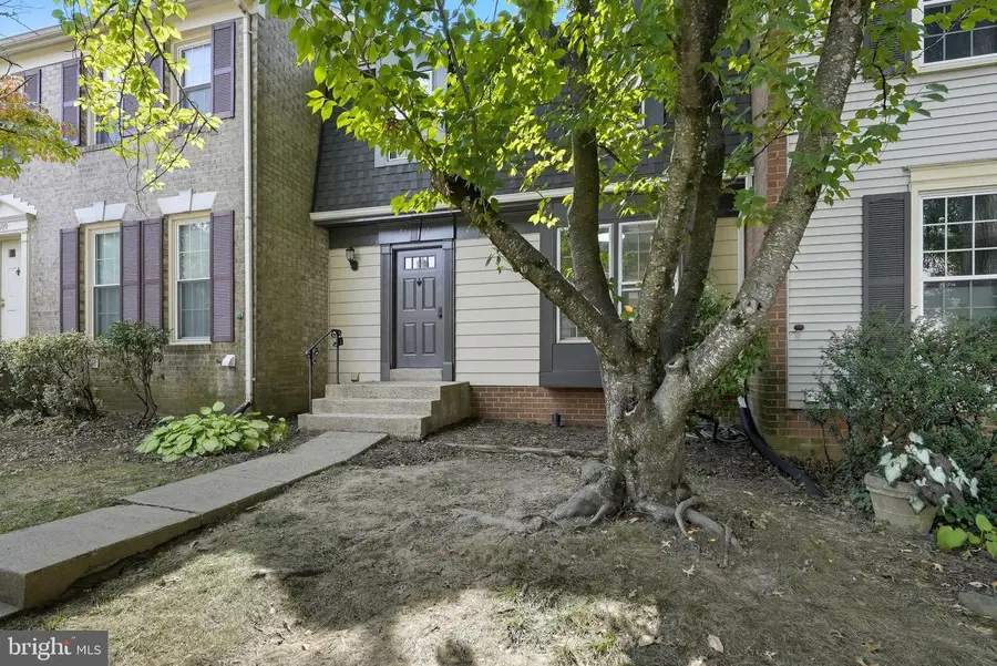 9611 Scotch Haven Dr, Vienna, VA 22181 - Image #2