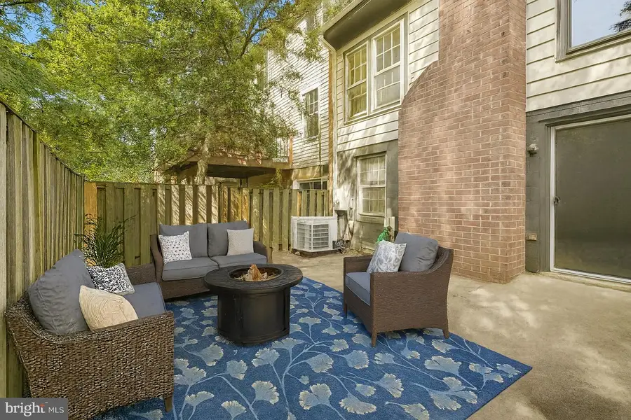 9611 Scotch Haven Dr, Vienna, VA 22181 - Image #3