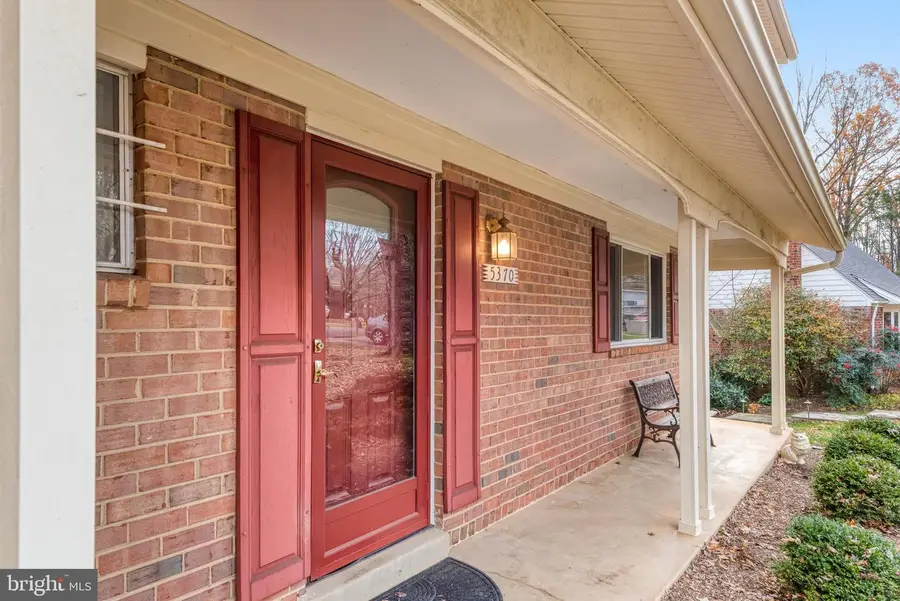 5370 Gainsborough Dr, Fairfax, VA 22032 - Image #2