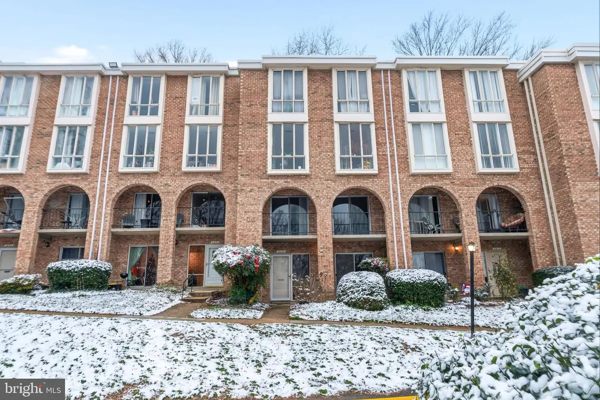 2609 Wagon Dr #354, Alexandria, VA 22303 - Image #1