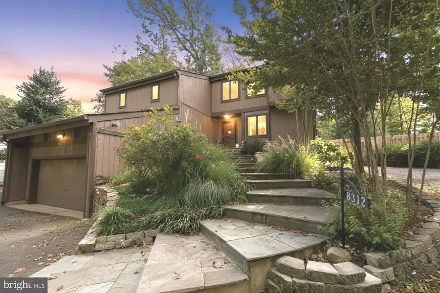 8312 Upper Spring Ln, Annandale, VA 22003 - Image #2