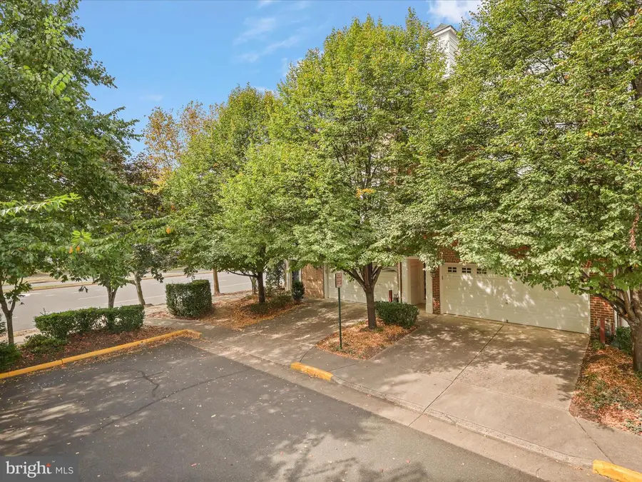 4086 Clovet Dr #32, Fair Oaks, VA 22030 - Image #3