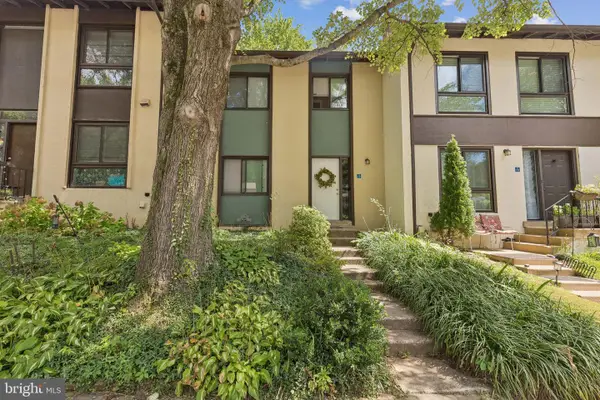 11817 Coopers Ct, RESTON, VA 20191