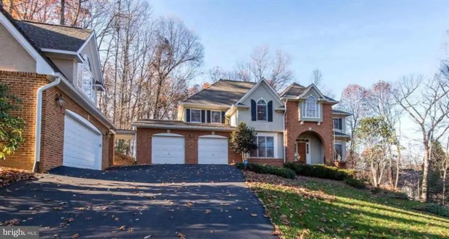 2082 Hunters Crest Way, Vienna, VA 22181 - Image #3
