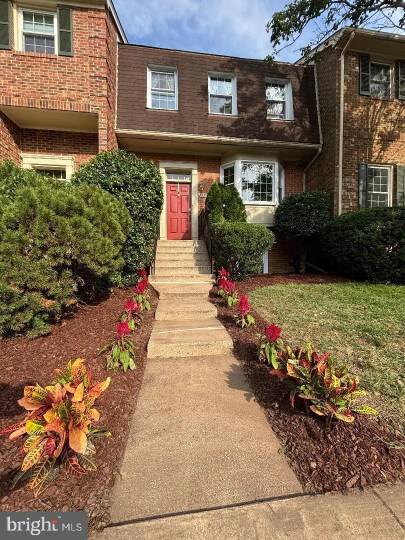 8225 Cedar Landing Ct, Alexandria, VA 22306 - Image #2