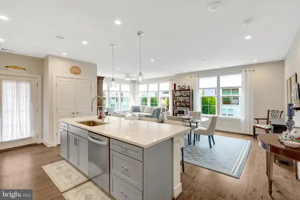 2324 Wind Charm St #201, HERNDON, VA 20171