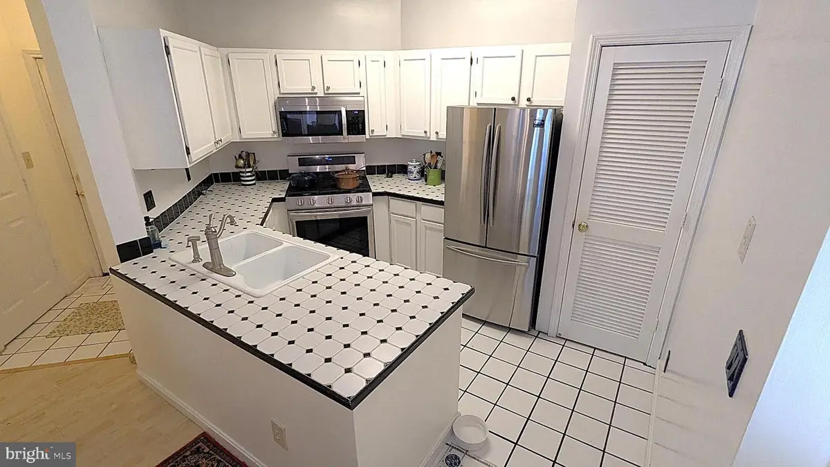 4417 Fairstone Dr #104, Fair Lakes, VA 22033 - Image #1