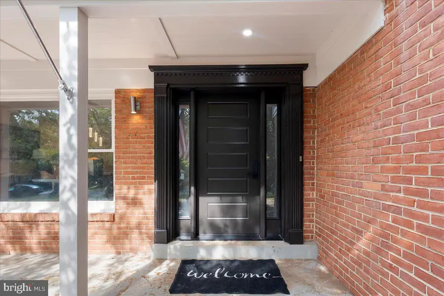 12183 Holly Knoll Cir, Great Falls, VA 22066 - #3