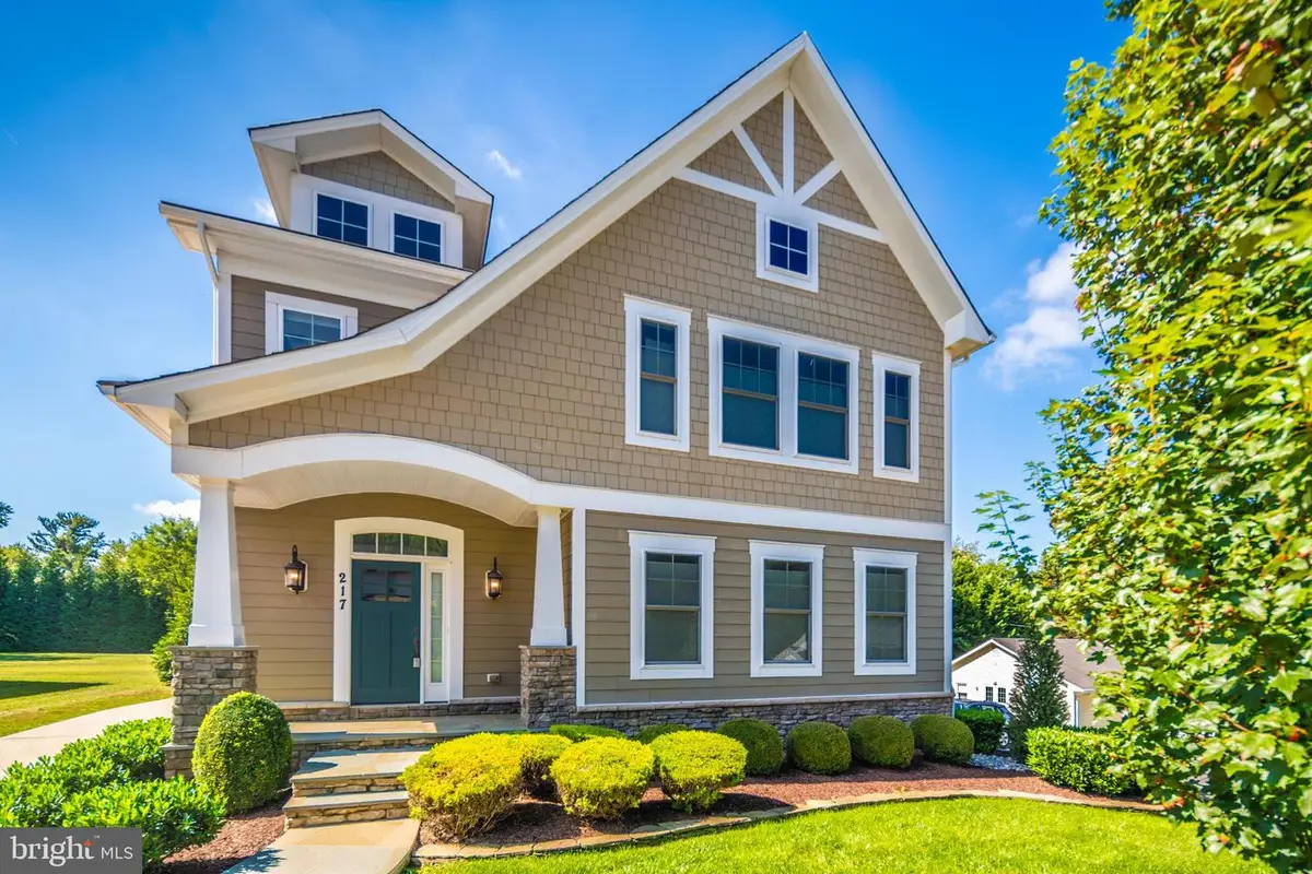 217 Pleasant St Sw, Vienna, VA 22180 - Image #1