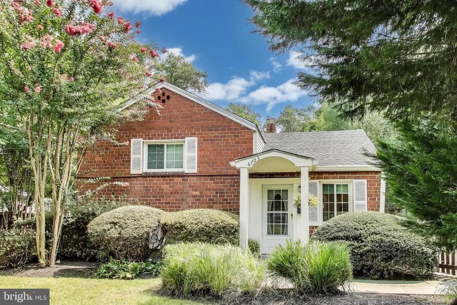 6703 Hallwood Ave, Falls Church, VA 22046 - Image #2