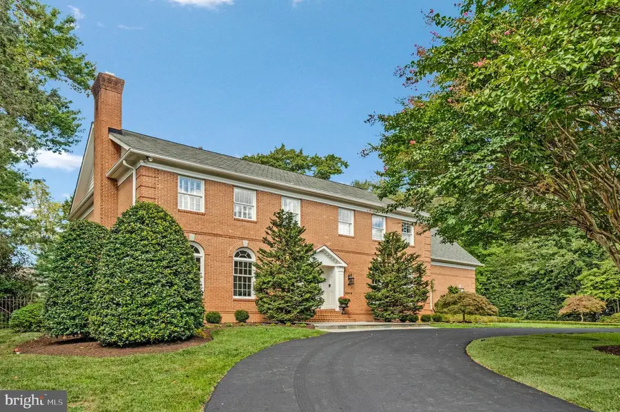 8306 Summerwood Dr, McLean, VA 22102 - Image #3