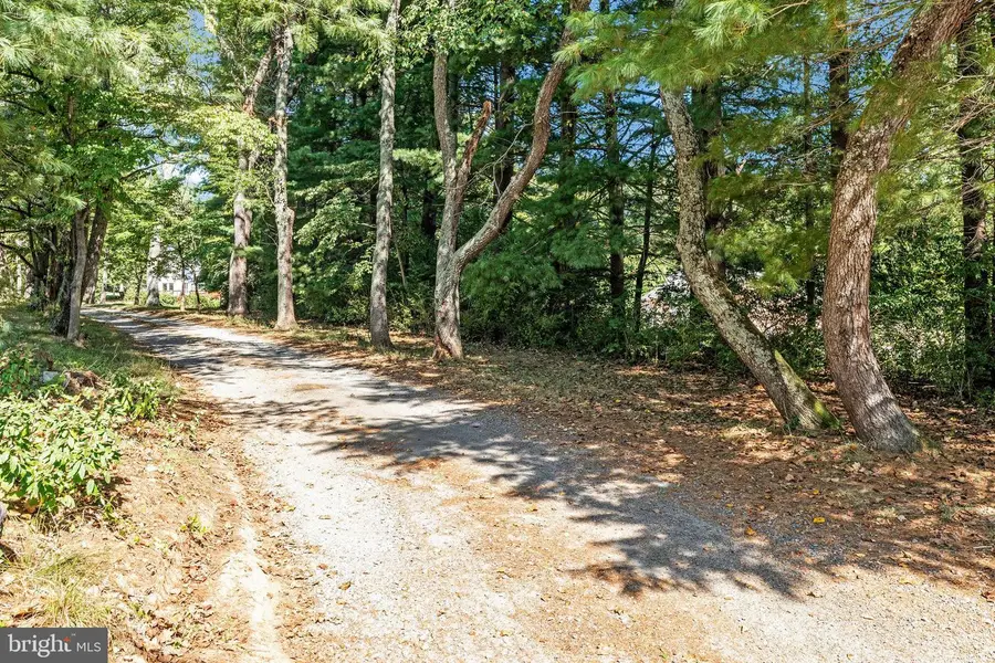 11214 Stuart Mill Rd, Oakton, VA 22124 - Image #2