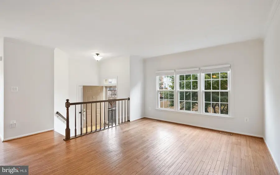 4020 Gregg Ct, Fair Oaks, VA 22033 - Image #3