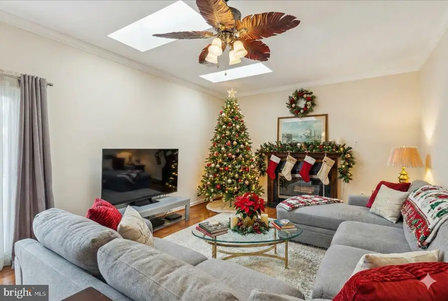 1551 Brownsville Dr, Herndon, VA 20170 - Image #2