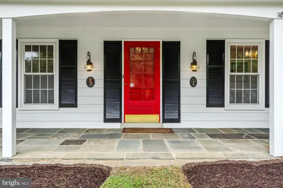 1011 Harriman St, Great Falls, VA 22066 - Image #2