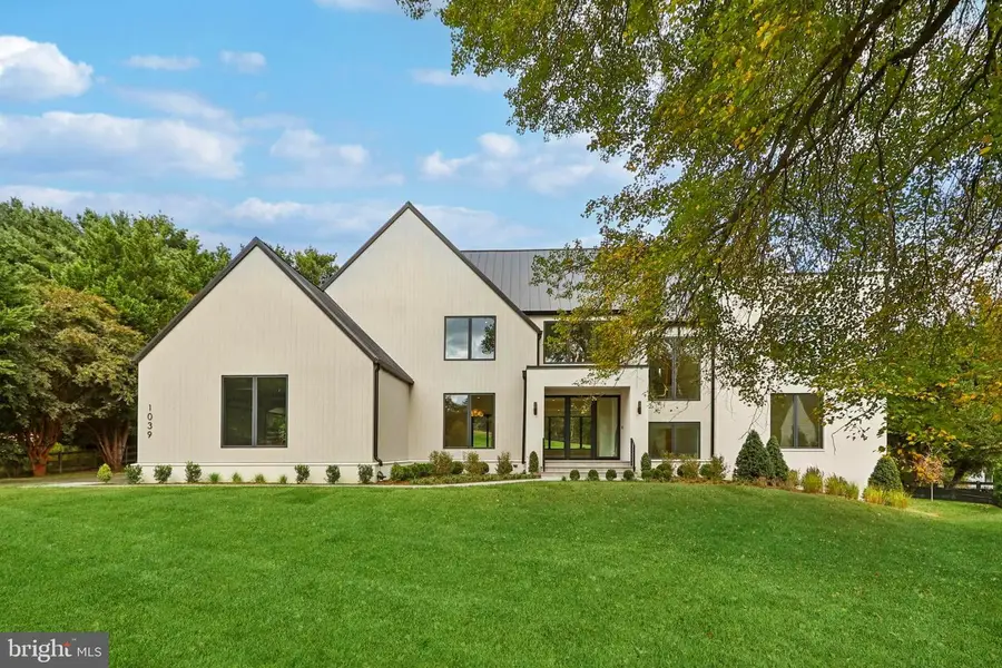 1039 Harriman St, Great Falls, VA 22066 - Image #2