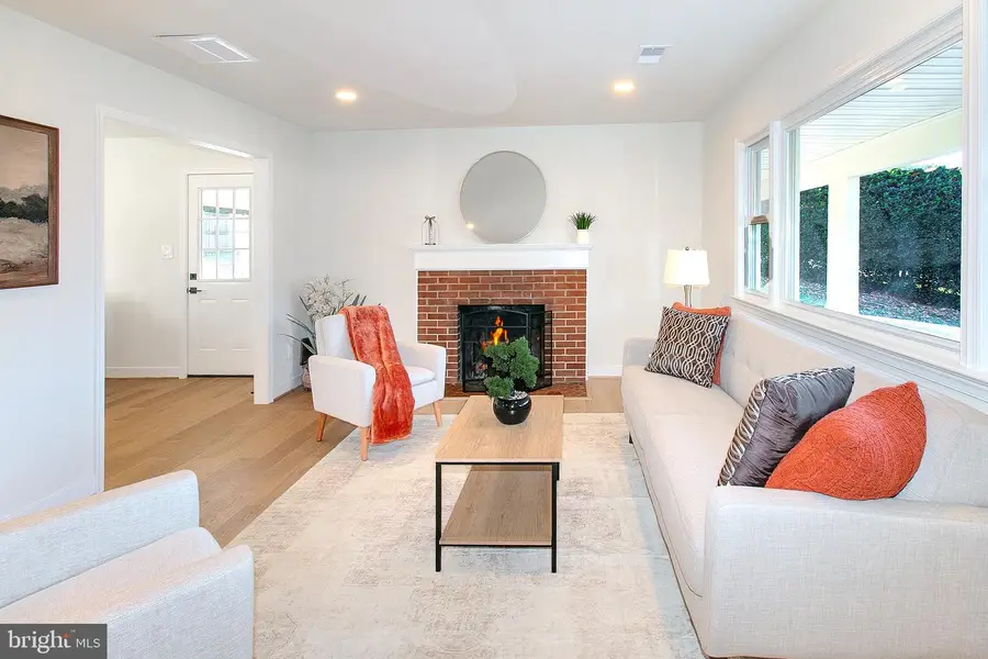 5716 Tremont Ct, Alexandria, VA 22303 - Image #2