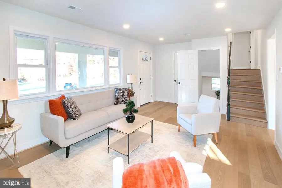 5716 Tremont Ct, Alexandria, VA 22303 - Image #3