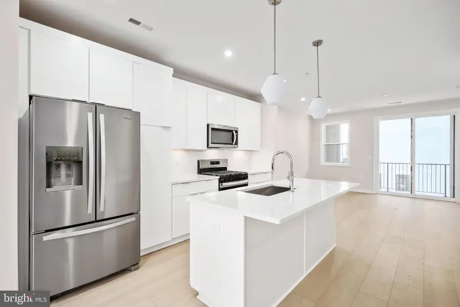 14351 Glen Manor Dr, Chantilly, VA 20151 - Image #2