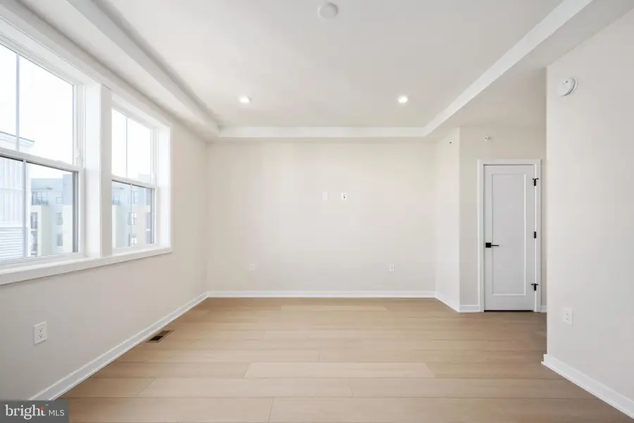 14351 Glen Manor Dr, Chantilly, VA 20151 - Image #3