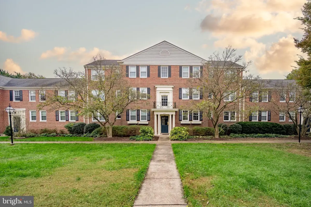 6702 W Wakefield Dr #a2, Alexandria, VA 22307 - Image #1