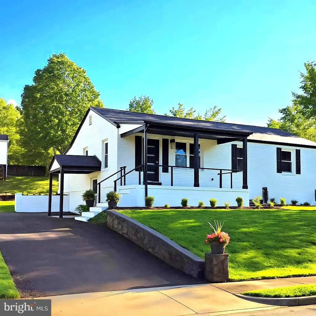 6065 Munson Hill Rd, Falls Church, VA 22044 - Image #1