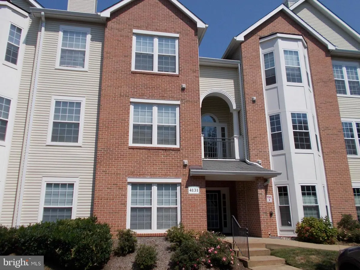 4131 Fountainside Ln #j204, Fair Oaks, VA 22030 - Image #1