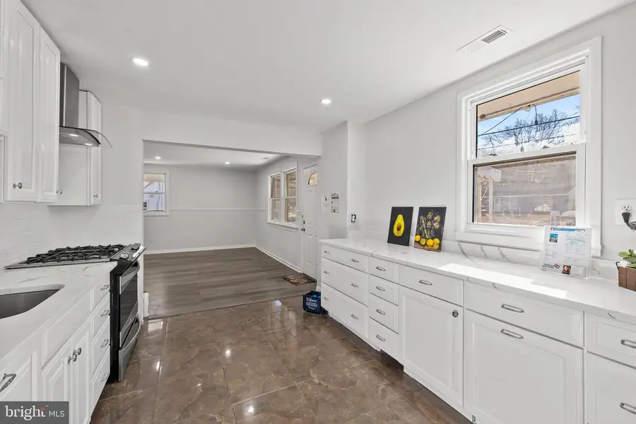 3900 Elmwood Dr, Alexandria, VA 22303 - #3