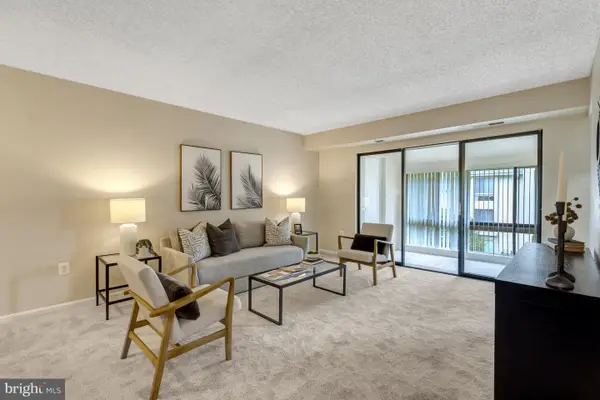 10208 Bushman Dr, OAKTON, VA 22124